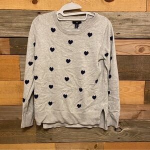 10/$20 GAP Light Gray Crewneck Sweater with black hearts Detail